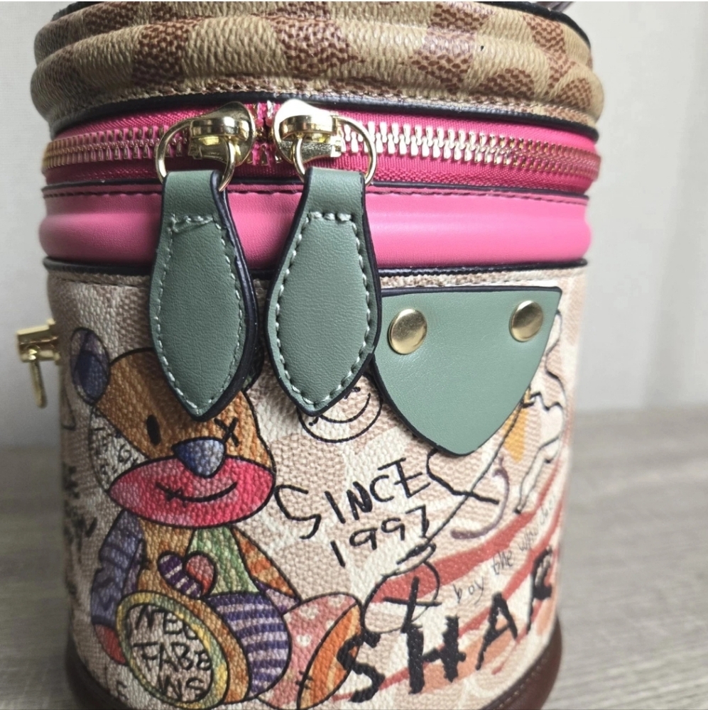 Bear Grafitti Teddy Bear Print Round Bucket Bag Crossbody NWOT - Picture 5 of 10